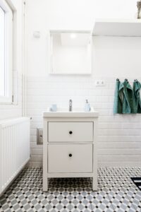 Clutter free bathroom