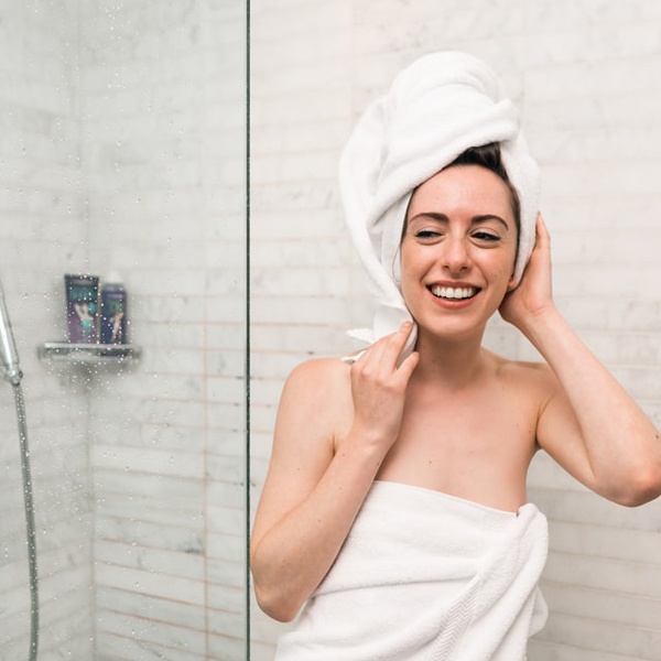 Read more about the article 7 Hidden Benefits of Cold Showers For Women